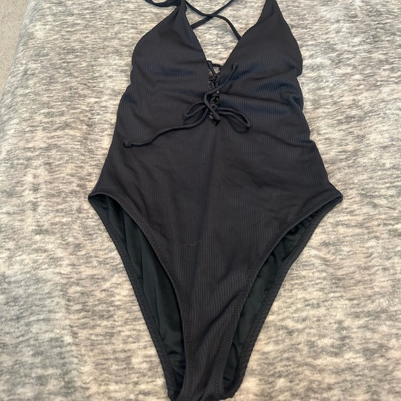 NWT Cupshe Size Medium Ribbed One Piece Women’s Swimsuit - Picture 2 of 7